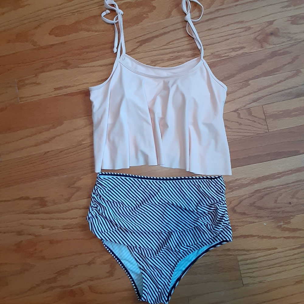 Flowy bikini top and cheeky bottoms